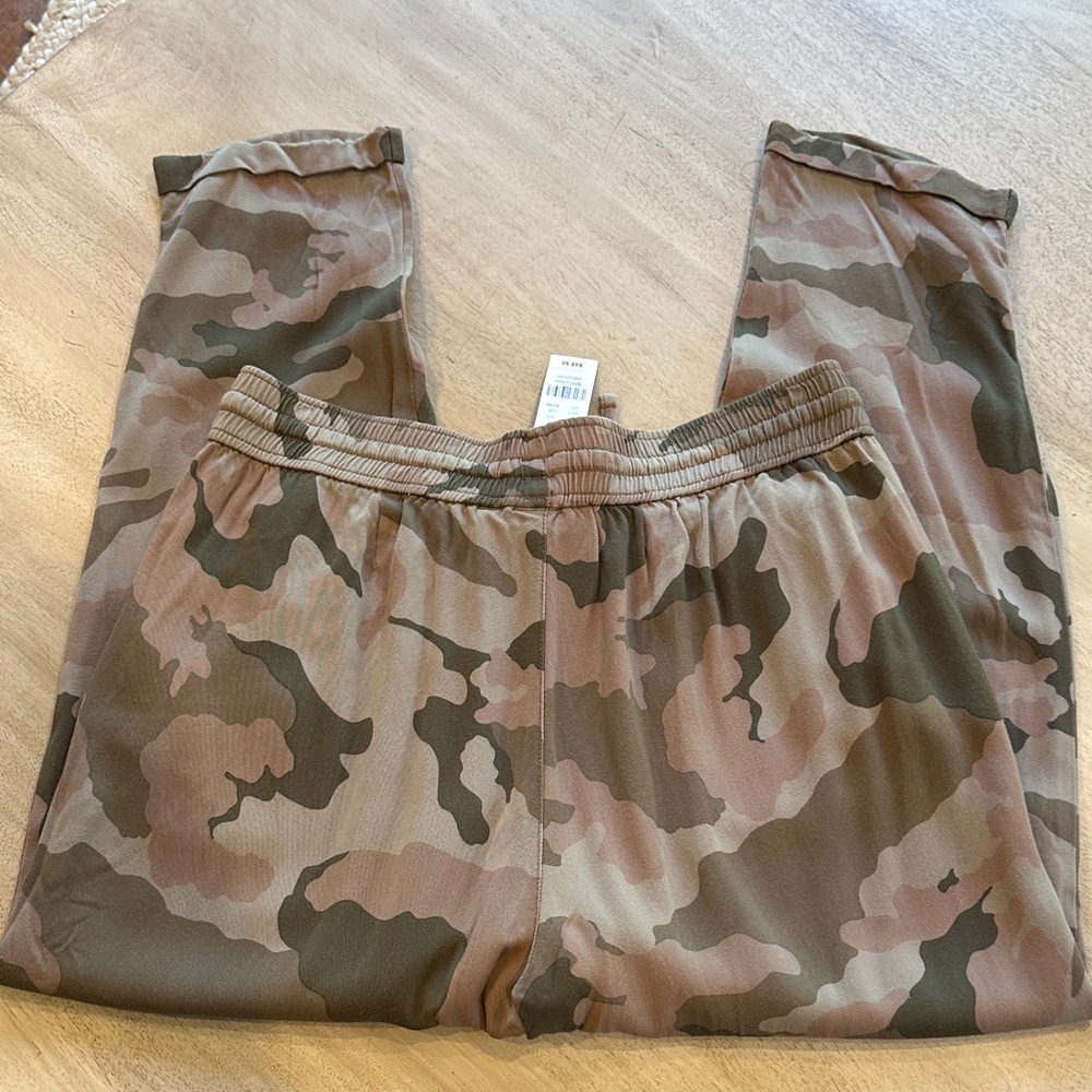 New York & Company Camouflage Print Pants - Picture 9 of 14